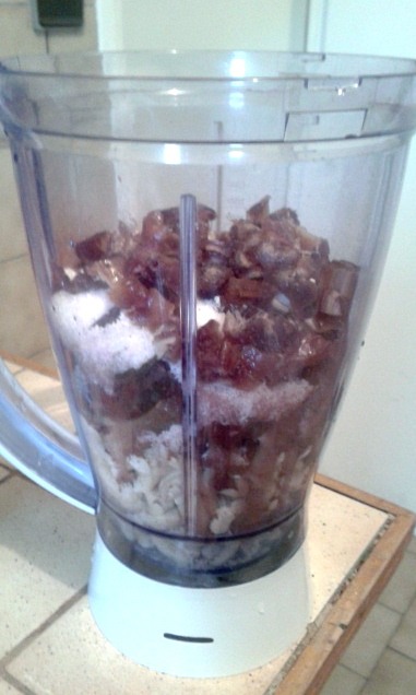 blander - dates, cashews, cocoa